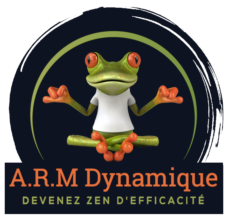 logo A.R.M Dynamique : grenouille en position du lotus entourée d'un arc vert. A.R.M Dynamique : Anticiper, Réunir et Manager pour devenir zen d'efficacité.